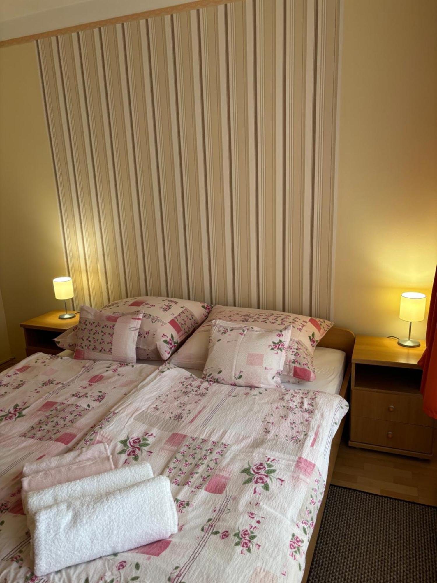 Afamado Apartman Fisli Хевиз Экстерьер фото