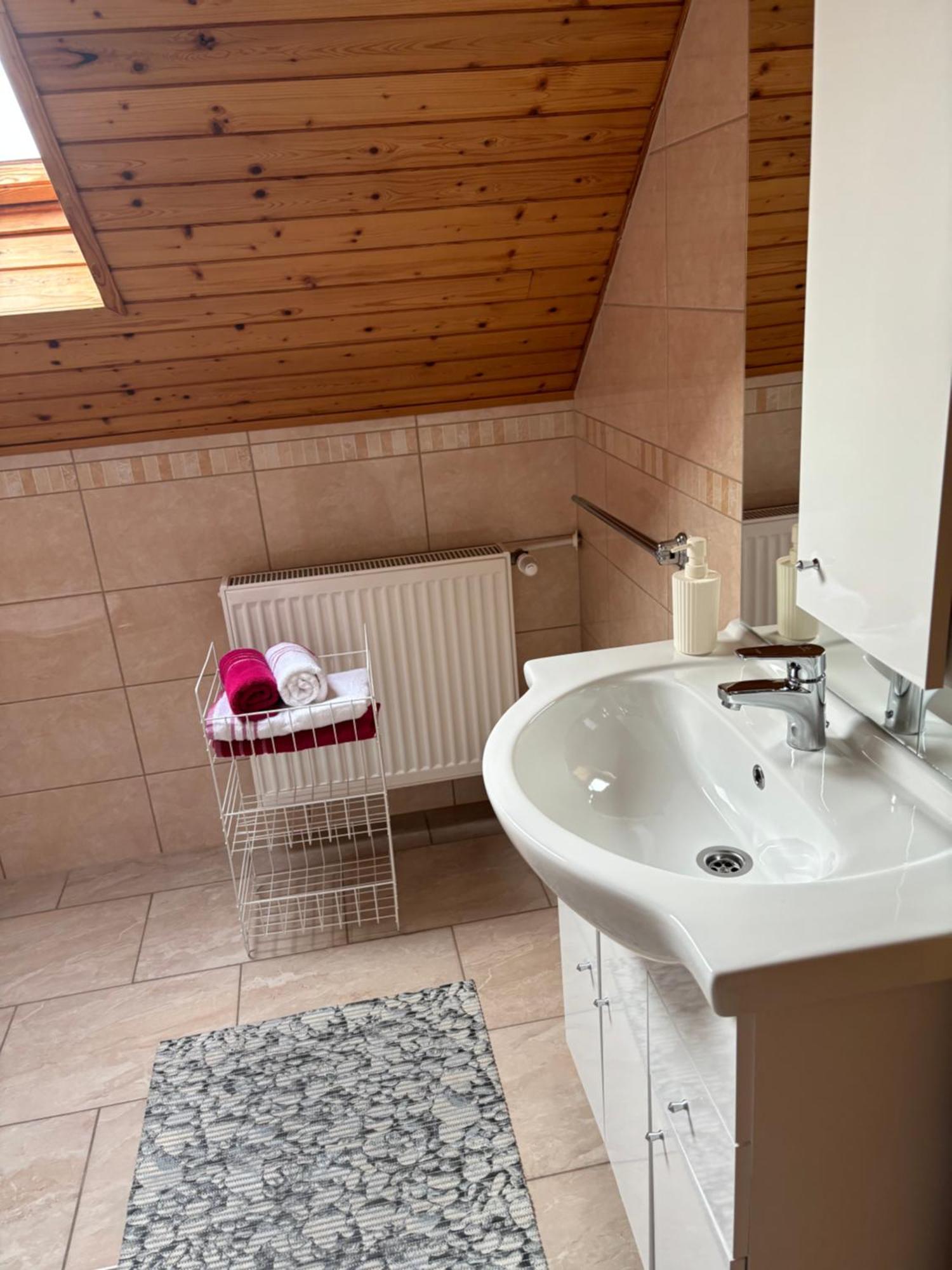 Afamado Apartman Fisli Хевиз Экстерьер фото